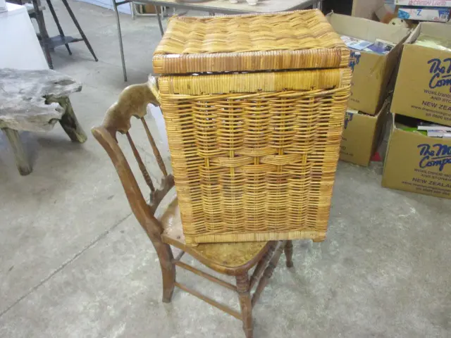 Chair and hamper Image 1++