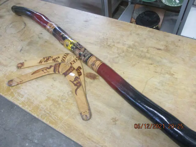 Didgeredo and Boomerangs Image 1++