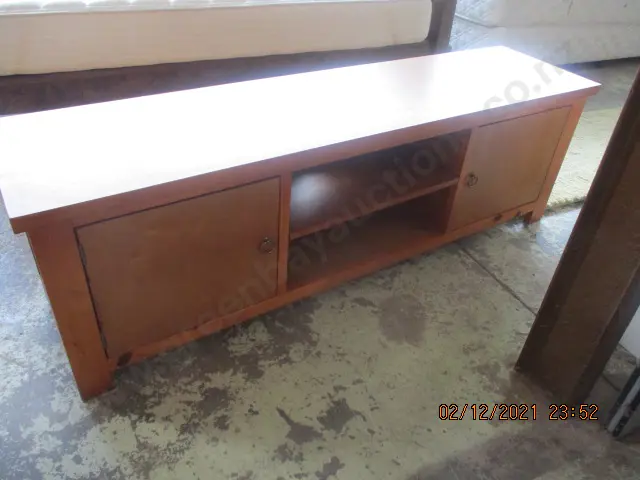 Entertainment Cab Image 1++