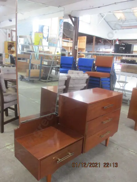Retro Dressing Table Image 1++