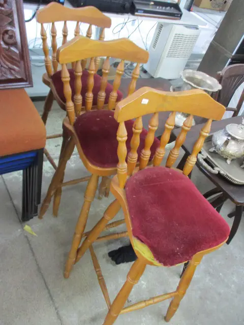 3 Stools Image 1++