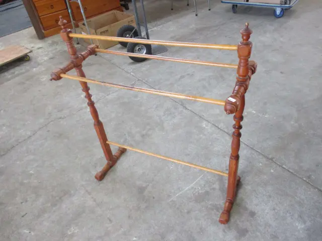 Towel Rail Image 1++