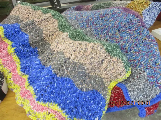 2 Knitted Blankets Image 1++