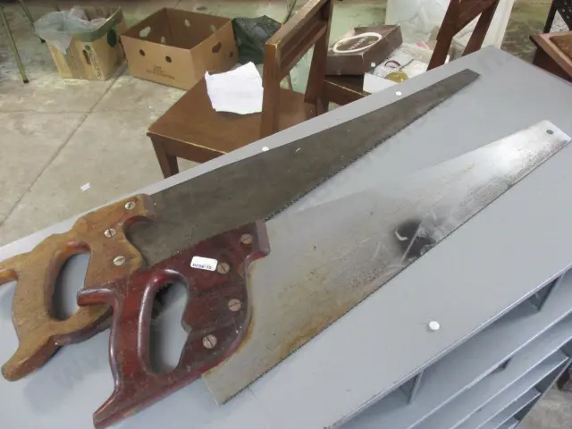 2 Saws Image 1++