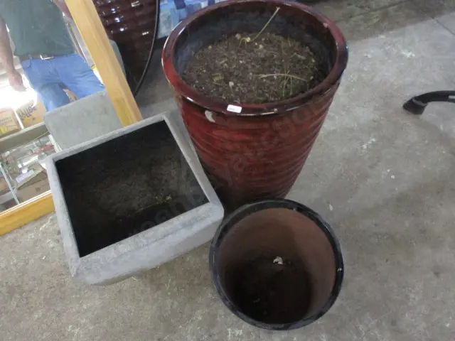 3 Garden Pots Image 1++