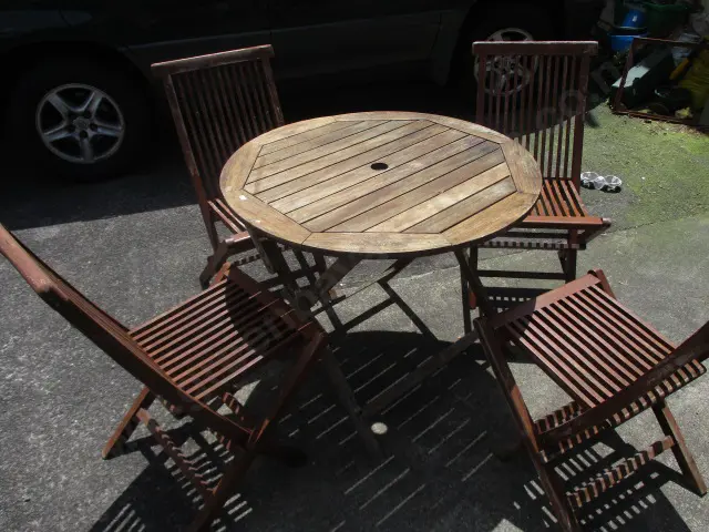 Patio Table and 4 Chairs Image 1++