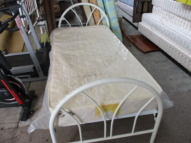 Single Bed Image 1++
