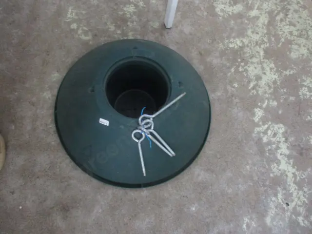 Christmas Tree Stand Image 1++