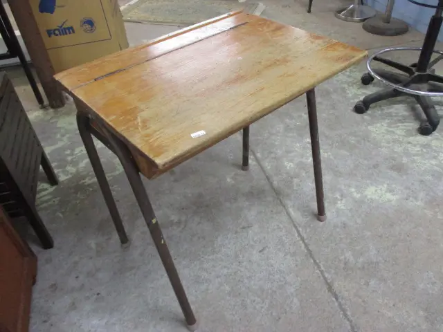 School Desk Image 1++