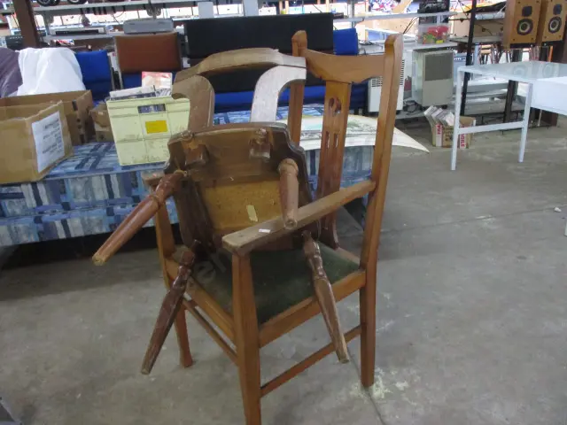 2 Chairs Image 1++