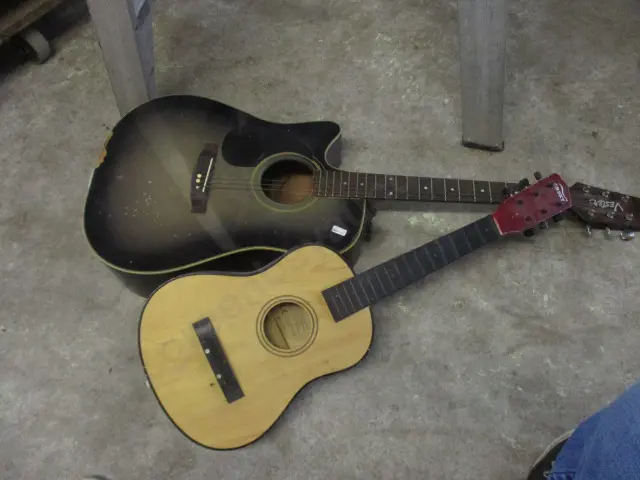 2 Guitars Image 1++