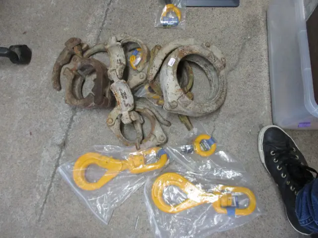Hooks and Clamps Image 1++