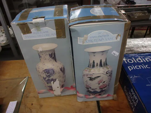 2 Vases Image 1++