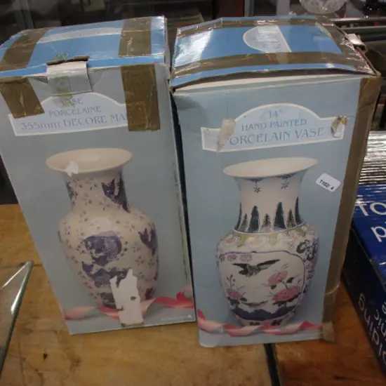 2 Vases