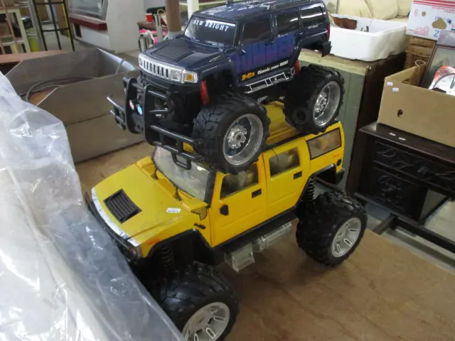 2 Toy Cars Image 1++