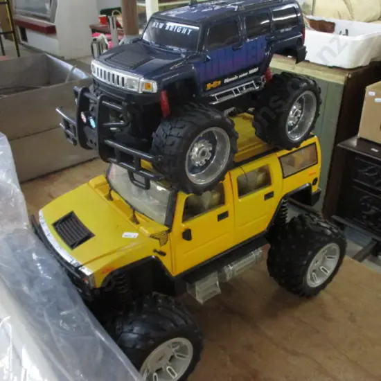 2 Toy Cars