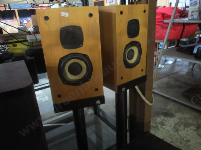 Speakers and Stands Image 1++