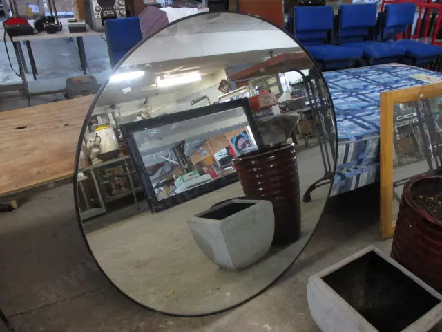Large Round Mirror Image 1++
