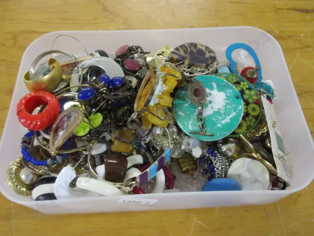 Costume Jewellery Image 1++