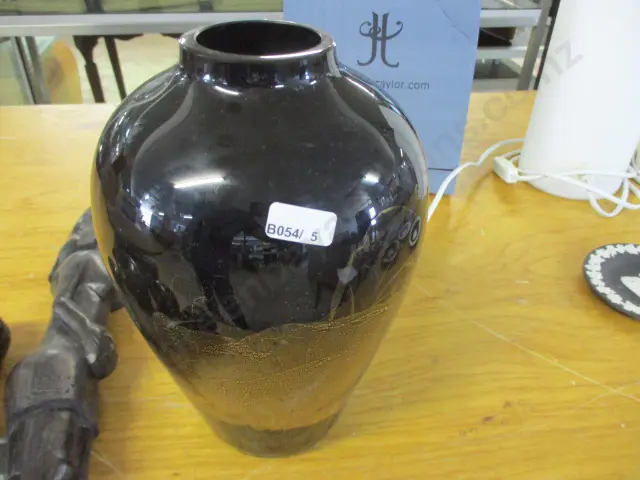 Art Glass Vase Image 1++