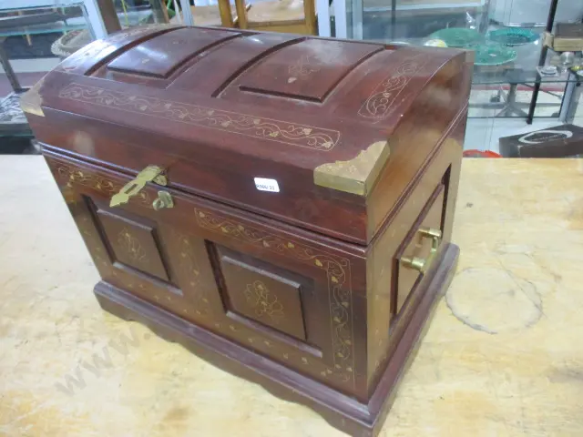 Rosewood Chest Image 1++