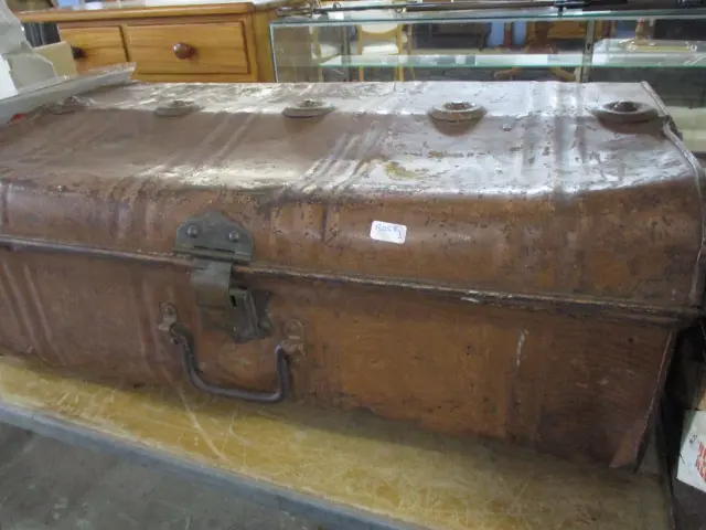 Metal Trunk Image 1++