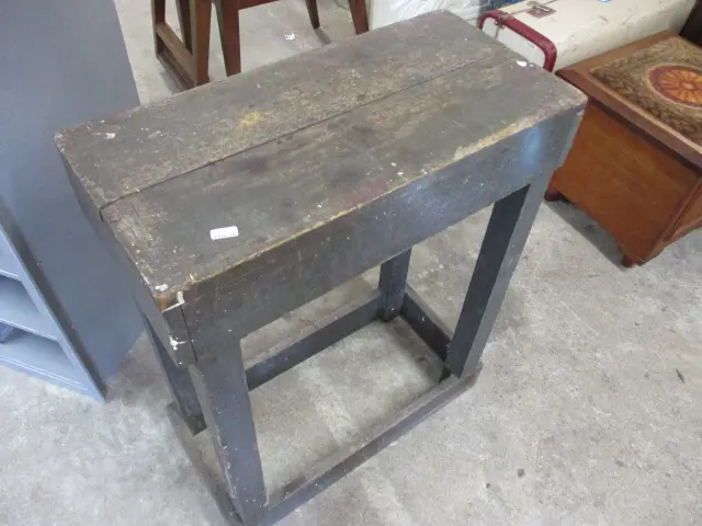 Wooden Stand Image 1++