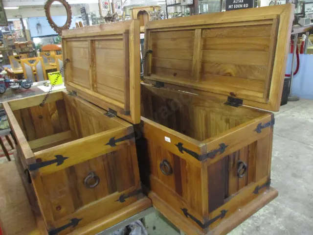 2 Small Wooden Trunks Image 1++