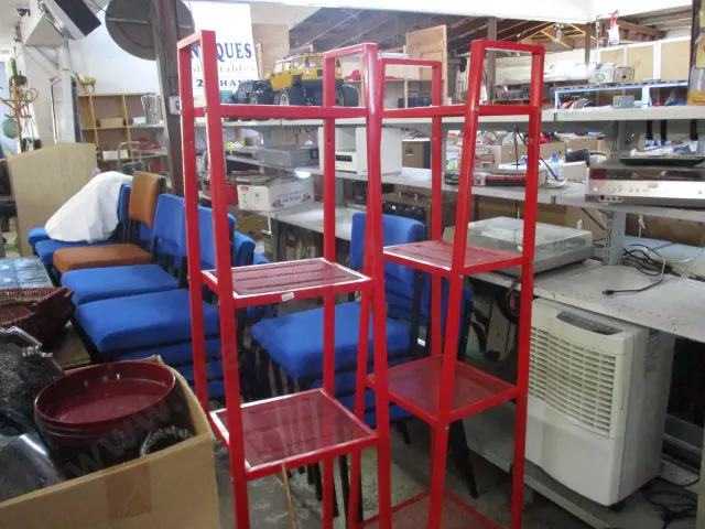 2 metal racks Image 1++