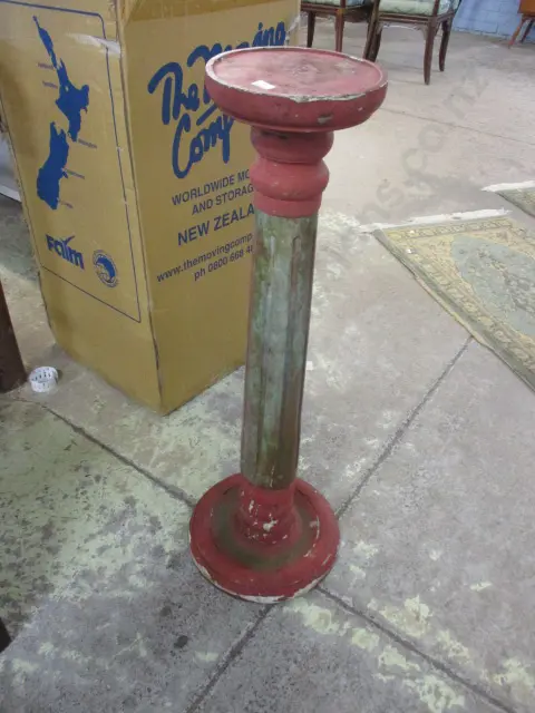 Pedestal Image 1++