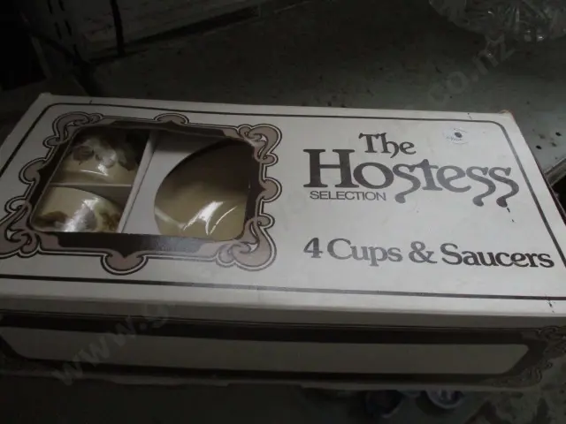 Hostess Dinnerware Image 1++