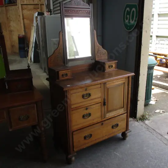 Kauri Dresser