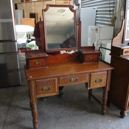 Kauri Dresser