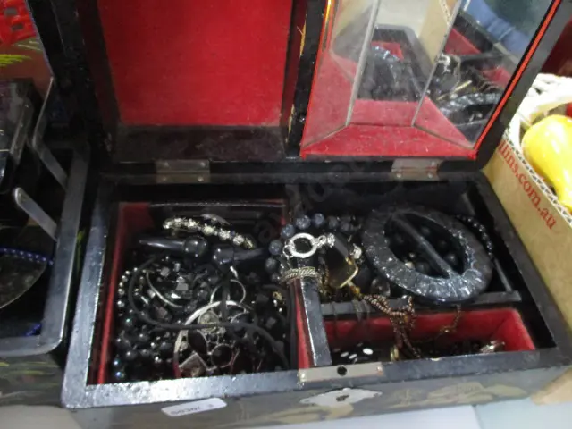 TrinketBox and Contents Image 1++