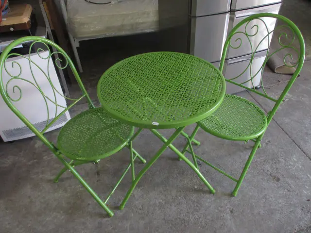 Patio Table and Chairs Image 1++
