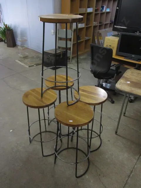 6 Bar Stools Image 1++