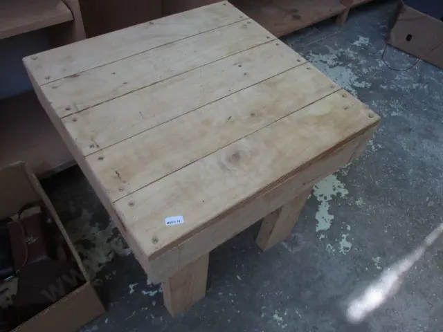 Side Table Image 1++