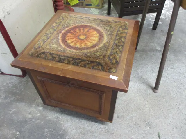 Kauri Stool Image 1++