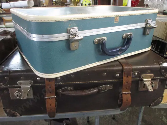 2 Pieces Vintage Luggage Image 1++