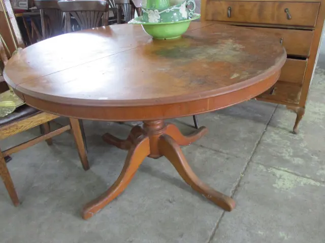 Pedestal Table Image 1++