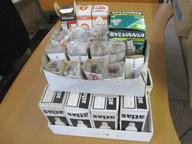 2 Boxes Bulbs Image 1++