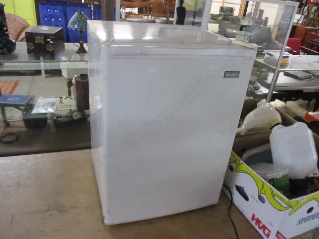 Bench Top Fridge Image 1++