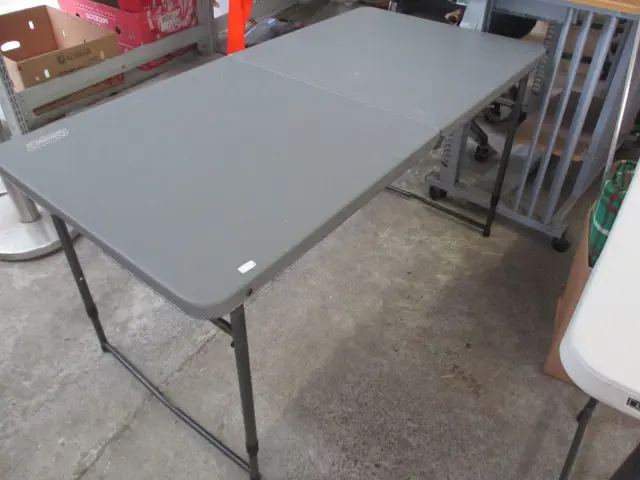 Folding Table Image 1++