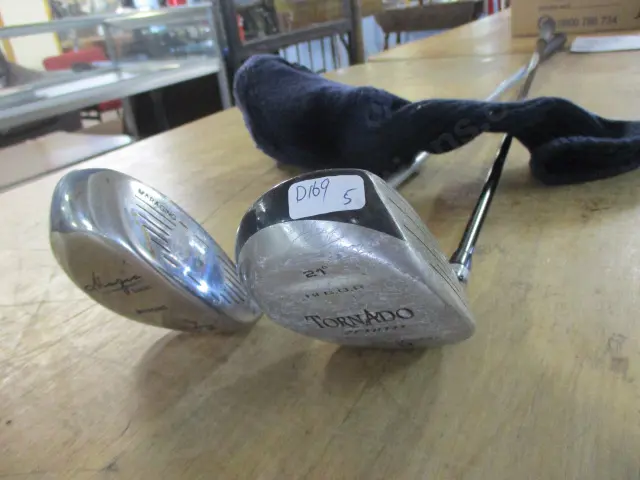 2 Golf Clubs Image 1++