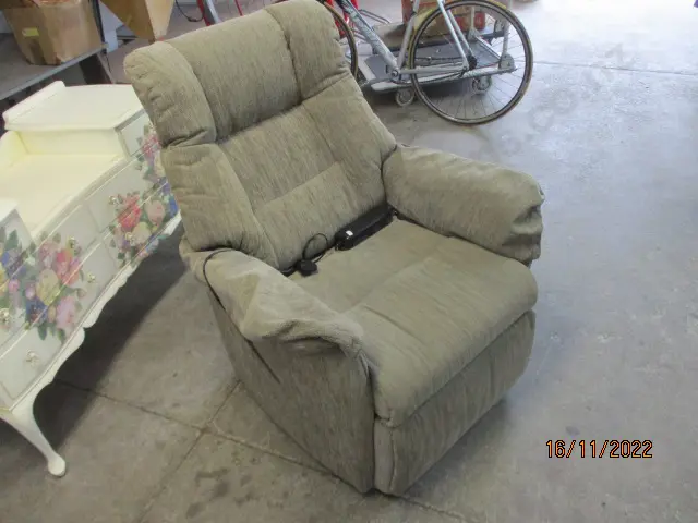 Lazyboy Recliner Image 1++
