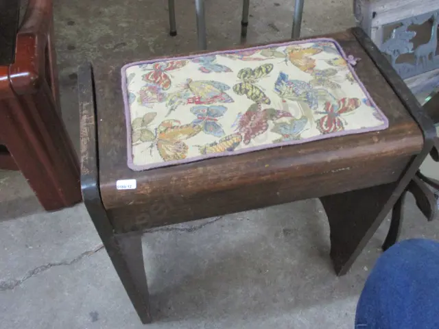 Stool Image 1++
