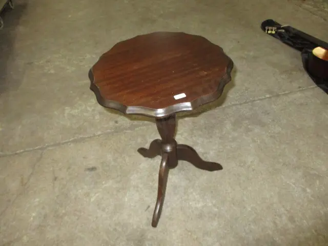 Side Table Image 1++