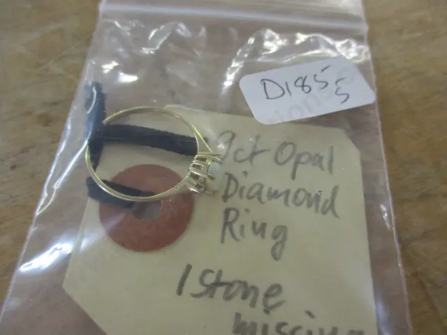 9ct Gold Opal  Ring Image 1++