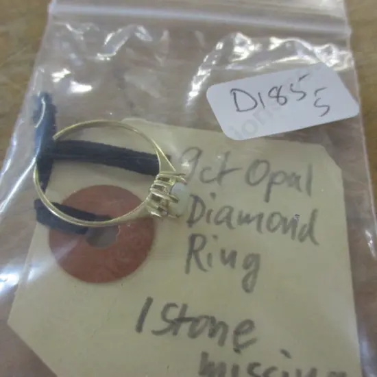 9ct Gold Opal  Ring
