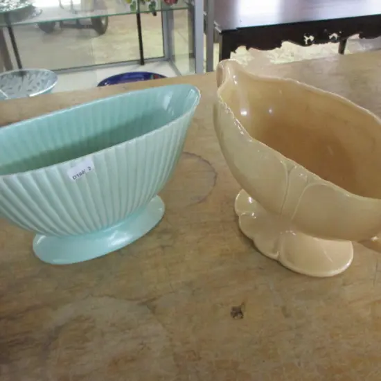 2 Vases